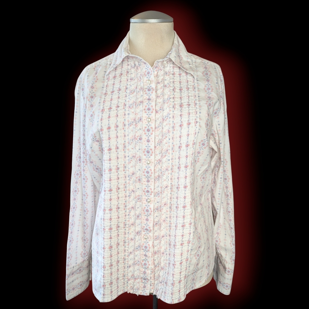 Vintage Inspired Feminine Floral Blouse With Pin-tuck Detailing & Pearl Buttons
